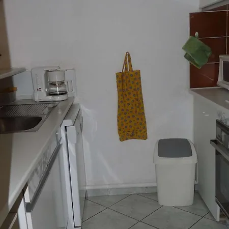 Appartement 3 Pièces Avec Loggia, Jardin, Accès Direct Plage, Garage - - Fr-1-328-111 *